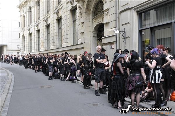 schwarz und bunt - Fotos: Impressionen vom Wave-Gotik-Treffen 2011 